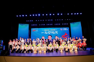 姜昆戴志誠(chéng)東莞表演春晚相聲 “安冬邵權(quán)相聲專(zhuān)場(chǎng)”爆笑不斷